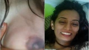 Big boobs Indian bhabhi shows her tits in a video call