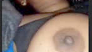 Finger play with a curvy and very attractive aunt.