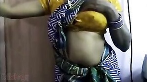 Pretty aunty from Tamil Nadu, India in hot solo action.