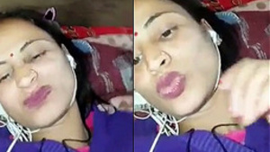 Young Indian married woman bhabhi fingered her vagina