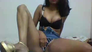 Young Indian girl masturbates on webcam