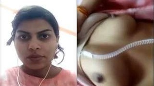 Steamy video of college girl and her boyfriend on bed