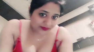 Beautiful Bhabhi taking a sexy selfie for her lover