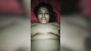 Wife in Bangladeshi XXX video with shaved pussy gets vigorously fucked by MMS client