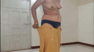 Marathi housewife takes a bath in HD video