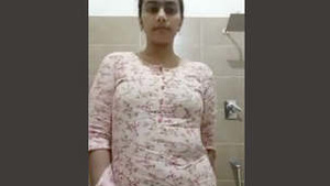 A sexy woman washes herself up and pleases her pussy by rubbing it.