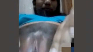 A Sri Lankan girl showing her wet pussy via video call.