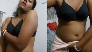 Naughty housewife's live sex show