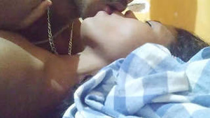 Sri Lankan housewife sucks and satisfies her husband’s thirsts