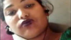 A horny Indian woman satisfied her sexual desires with a VideoCall