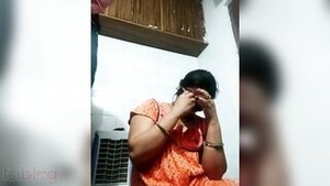 Spouse of an Indian woman performs live sex show on webcam