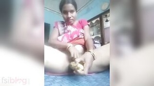 Masturbating housewife from South India with a Dildo