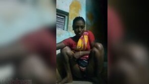 Desi beauty flaunts herself in the bathroom on video.