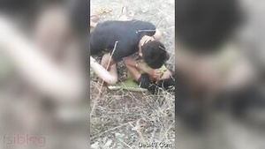 Beautiful village housewife gets some outdoor sex and swallows cum in desi sex mms