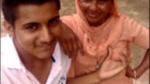 Bhabhi’s big breast in steamy Dewar scene