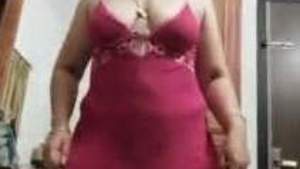 A beautiful aunt showing her body in a video for her fans.