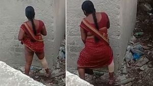 Desi XXX: Aunt caught in the act of outdoor Indian sex.