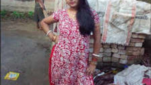 Boudi showing her skin in a video call