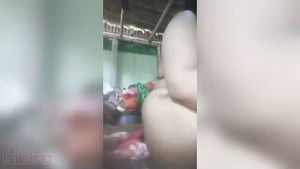 Young milk from a Bengali mother and her pussy fingering desire