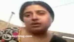 Tamil aunty gets down and dirty in hot homemade video