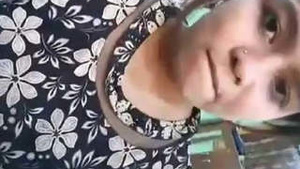 Desi Indian girl masturbates and eats cum while applying a banana on her genitals and takes a selfie for her boyfriend.