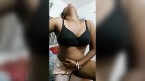 A small video of a hot live webcam with a Bhabhi who is not a virgin.