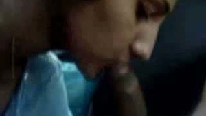 Bhabhi from the Indian IT office gives blow job to her colleague.