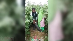 Desi couple gets it on in the great outdoors in this XXX video.