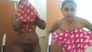 New video of Swathi Bhabhi taking a bath.