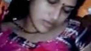 Hot Indian housewife getting some action