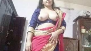 Desi cute boudi momo show her breasts