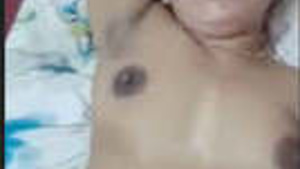 A Malyali wife catches her aunt undressing