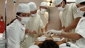 Bailey Brooks-Brooks' rival gives blowjobs in parts to Pussy