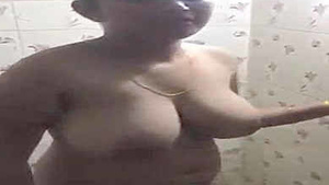 Tamil beauty fully exposed.