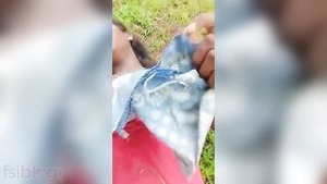 Small boobed hot Indian girl’s outdoor MMS video goes viral.