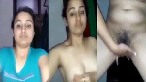 Naked Indian girlfriend sends explicit SMS or video