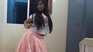 Shivani Thakurâ€™s daring dance performance in Dhan Badu Jaan