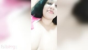 Pretty housewife shows her beautiful body in an MMS.