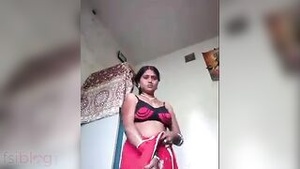 Desi MMS with a sexy village mom showing her large boobs