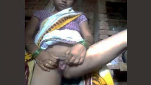 Villarious bhabhi fingered her pussy through the clothes