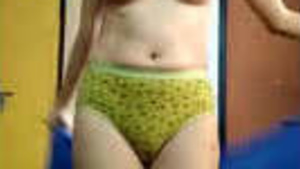 Married Hindi bhabhi shows her body to her lover