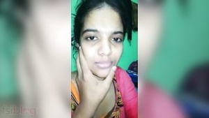 Amateur video of an innocent Indian girl in sexual experience with her boyfriend.