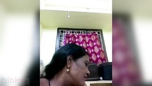 Hot MILF Indian beauty shares sexy nude MMS with her rich lover