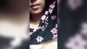 Bangladeshi beauty gets fingering and pussy rubbing in video XXX
