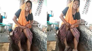 An intelligent Indian housewife showing her pussy.