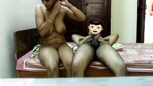 Desi aunty seduces her tenant boyfriend at home