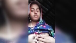 Beautiful Indian woman shares her unspoiled clay and large breasts in an MMS.