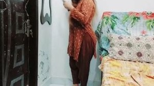 Hot Pakistani mom forbidden fruit: Secret sex with desi neighbor