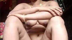 Super hot video of the cutest desi babe!