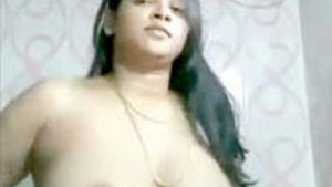 Beautiful married Indian woman showing her body for sex